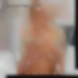 Hi, I'm craving a 3some in Seattle with my hot man!